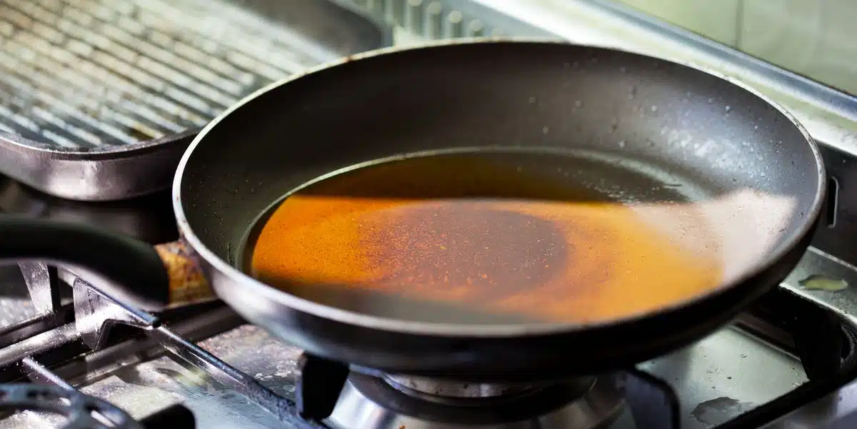 clean scorched pans and pots